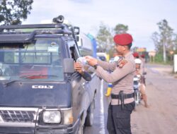 Polres Rohil Bagikan Takjil di Ujung Tanjung, Wujud Kepedulian Polri,