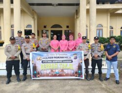 Wujud Kepedulian Polsek Simpang Kanan dan Bhayangkari di Bulan Ramadhan, Berbagi Takjil Kepada Warga