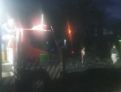 Personil Polsek Bagan Sinembah, Gerak Cepat Padamkan Api di Lahan Warga
