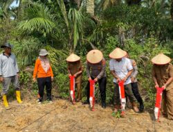 Polsek Bagan Senembah Dan Masyarakat Kepenghuluan Kencana Laksanakan Penanaman Jagung Secara Serentak