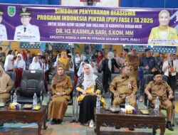 Dorong Peningkatan SDM, Anggota DPR RI Dr Karmila Sari Serahkan Beasiswa PIP Tahap Pertama
