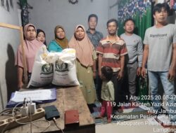 Pemerintah Pekon Paku Negara Salurkan Bantuan Beras untuk 213 KPM