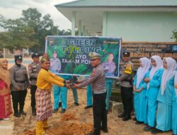 POLSEK BAGAN SINEMBAH LAKSANAKAN KEGIATAN GREEN POLICING DAN UPACARA BENDERA DI SMA NEGERI 2 BAGAN SINEMBAH