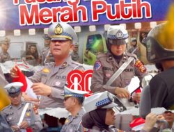 Menjelang 17 Agustus Satlantas Polres Rohil Bagikan Bendera Merah Putih ke Pengendara
