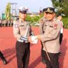 Kapolres Rohil Beri Hadiah Bibit Pohon Ke Personil Berulang Tahun, Peduli Personel dan Lingkungan