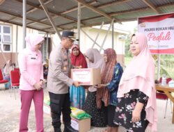 POLRES ROHIL GELAR JUMAT BERKAH, BAGIKAN 50 PAKET SEMBAKO UNTUK KAUM DHUAFA DI RIMBA MELINTANG