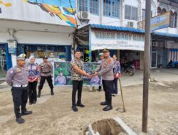 Polsek Bagan Sinembah Gencarkan Program Green Policing dengan Menanam Pohon di Bank Mandiri Bagan Batu