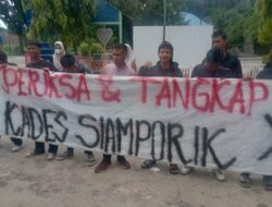 Kepala Desa Siamporik Di Demo KABMDS
