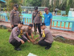 Polsek Bagan Sinembah Gelar Sosialisasi Program Green Policing dan Tanam Pohon di Kolam Renang Putri Ayu