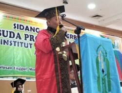 Guru Besar UIN Suska Riau Dukung IAIR Jadi Universitas, di Acara Wisuda