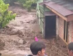 Hujan Lebat Melanda Di Tapanuli Sumatera Utara Dan Di Sejumlah Wilayah Banjir Dan Lonsor, Angin Kecang Di Malam Ini