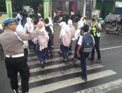 Satlantas Langkat Bantu Pengendara Mogok, Wujud Nyata Kehadiran Polri di Tengah Masyarakat