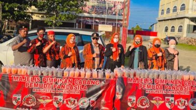 Hari Ke-10 Ramadhan, Tim Takjil MPC PP Rohil Kembali Bagikan Ratusan Paket Gratis untuk Masyarakat