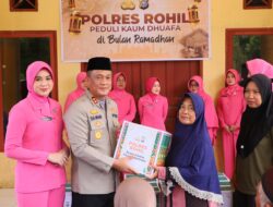 Polres Rohil Salurkan Bantuan Sembako untuk Kaum Dhuafa di Rantau Kopar