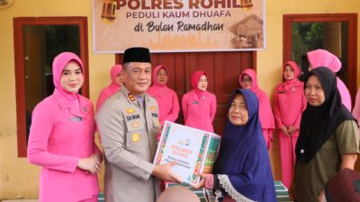 Polres Rohil Salurkan Bantuan Sembako untuk Kaum Dhuafa di Rantau Kopar