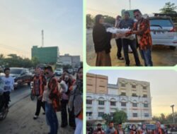 Masuki Hari Ke 11, Tim Takjil MPC PP Rohil Kembali Bagikan Ratusan Paket Gratis