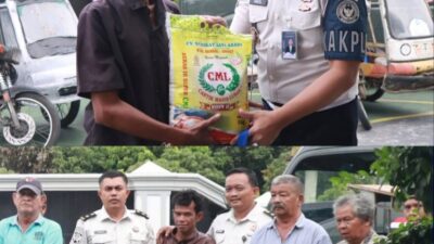 Lapas kelas IiB Pasir Pangararian Bagi Bagikan Sembako kepada tukang Becak dalam rangka menambah kepedulian Oleh masyarakat