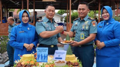 Komandan Lanal Dumai,  Kolonel Laut (P) Abdul Haris S.E., M.M.D.pimpin langsung  upacara  kenaikan pangkat Sebanyak 31 orang