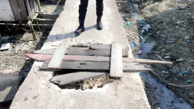 Pengusaha Viar Panipahan Perbaiki jalan Bakti dana Pribadi.