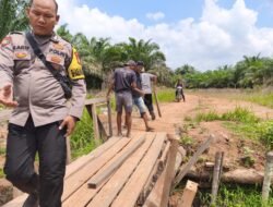 Kapolsek Bagan Sinembah Cek Progres Pembangunan Jembatan Merah Putih Presisi di Bahtera Makmur Kota