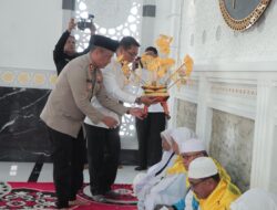 Dilepas Wabup dan Kapolres Rohil, 8 Calon Jemaah Haji Pasir Limau Kapas Resmi Bertolak ke Tanah Suci   