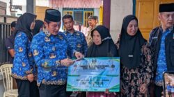 BUPATI DEDI IRAWAN SERAHKAN BANTUAN KEPADA KORBAN KEBAKARAN DAN POHON TUMBANG, WUJUD NYATA KEPEDULIAN PEMERINTAH DAERAH