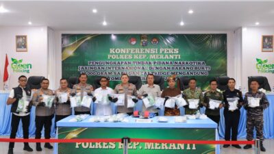 Wakapolda Riau Pimpin Konferensi Pers Pengungkapan 27 Kg Sabu Jaringan Internasional di Polres Meranti