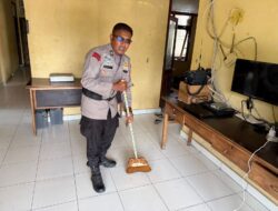 Polsek Panipahan Terapkan Program ASRI, Personel Bergotong Royong Bersihkan Lingkungan Mako