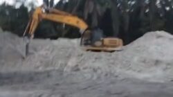 Warga Kecamatan Aek Songsongan Demo, Minta Tutup Lokasi Pertambangan Galian C Tanah Putih