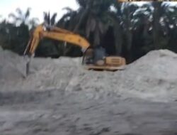 Warga Kecamatan Aek Songsongan Demo, Minta Tutup Lokasi Pertambangan Galian C Tanah Putih