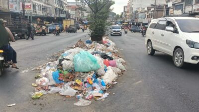 Tumpukan Sampah Menumpuk di Jalan Jenderal Sudirman,Mencermikan Minimnya Kesadaran Masyarakat Bagan Batu