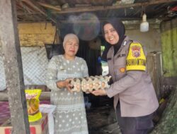 Polsek Bagan Sinembah Tebar Kepedulian Melalui Program Jumat Sedekah, Warga Kurang Mampu Terima Bantuan Sembako
