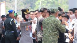 KAPOLRES PESISIR BARAT PIMPIN PENGAMANAN VVIP SAAT KUNJUNGAN PRESIDEN RI DI KABUPATEN PESISIR BARAT