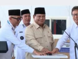 BUPATI DAN WAKIL BUPATI PESISIR BARAT SAMBUT PRESIDEN PRABOWO SUBIANTO RESMIKAN RSUD KH. MUHAMMAD THOHIR KRUI