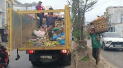 PT SIA Salurkan Bantuan Armada, Bersihkan Tumpukan Sampah di Bagan Sinembah