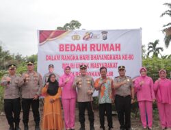 KAPOLRES ROKAN HILIR RESMIKAN BEDAH RUMAH DAN SALURKAN BANTUAN SOSIAL DALAM RANGKA HUT BHAYANGKARA KE-80 DI TANAH PUTIH
