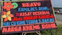 POLRES ROKAN HILIR TERIMA PULUHAN KARANGAN BUNGA APRESIASI DARI MASYARAKAT TIONGHOA ATAS KEBERHASILAN UNGKAP KASUS PENCURIAN HIOLO