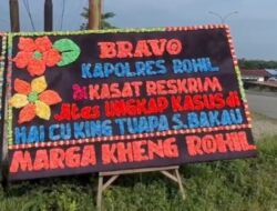 POLRES ROKAN HILIR TERIMA PULUHAN KARANGAN BUNGA APRESIASI DARI MASYARAKAT TIONGHOA ATAS KEBERHASILAN UNGKAP KASUS PENCURIAN HIOLO