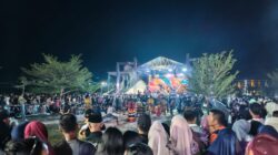 Jaran Kepang Bikin Gempar, Ribuan Pengunjung Padati Pasar Malam Batu Enam