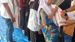 Berbagi Kebahagiaan, Pengelola Pasar Malam Batu Enam Santuni 75 Anak Yatim, Diiringi Doa Bersama