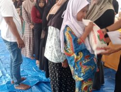 Berbagi Kebahagiaan, Pengelola Pasar Malam Batu Enam Santuni 75 Anak Yatim, Diiringi Doa Bersama