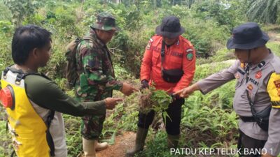 Patroli Gabungan Karhutla di Teluk Bano I, Polsek Bangko Pusako Sebarkan Maklumat Kapolda Riau