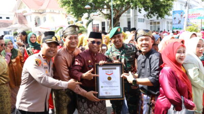 Dandim 0321/Rohil dan Ketua Persit Turut Ramaikan Tari Masal Sapin Bagan Yang Sapu Rekor Muri Dunia