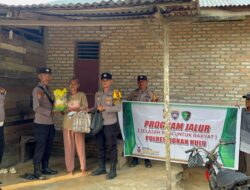 Polsek Kunto Darussalam Jangkau Warga Pinggiran Sungai Rokan Lewat Program JALUR, Salurkan Bansos dan Layanan Kesehatan