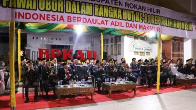 Letkol Inf. M.Ricky P.P.P.A.G.A., S.Hub.Int., M.H.I, Dandim 0321/Rohil Hadiri Upacara Malam Taptu dan Pawai Obor dalam rangka peringatan HUT ke-81 Kemerdekaan RI di Rohil