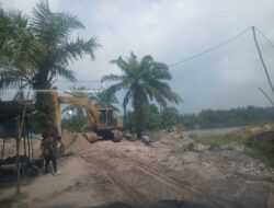 Pertambangan Galian C Pasir Menggunakan Ekscavator Diduga Tidak Sesuai Standard Operator Prosedur.
