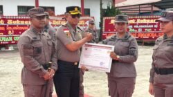 Hari Lahir Kejaksaan ke-81, Kejari Humbahas Beri Penghargaan kepada Empat Jaksa dan Pegawai