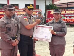 Hari Lahir Kejaksaan ke-81, Kejari Humbahas Beri Penghargaan kepada Empat Jaksa dan Pegawai