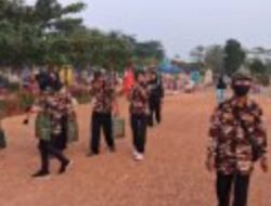Pengurus FKKPI Besama BPBD Tanjungpinang, Turun Langsung  Bagikan Ratusan Lembar Masker Kepada Masyarakat dan Pelaku UMKM di Tepi Laut